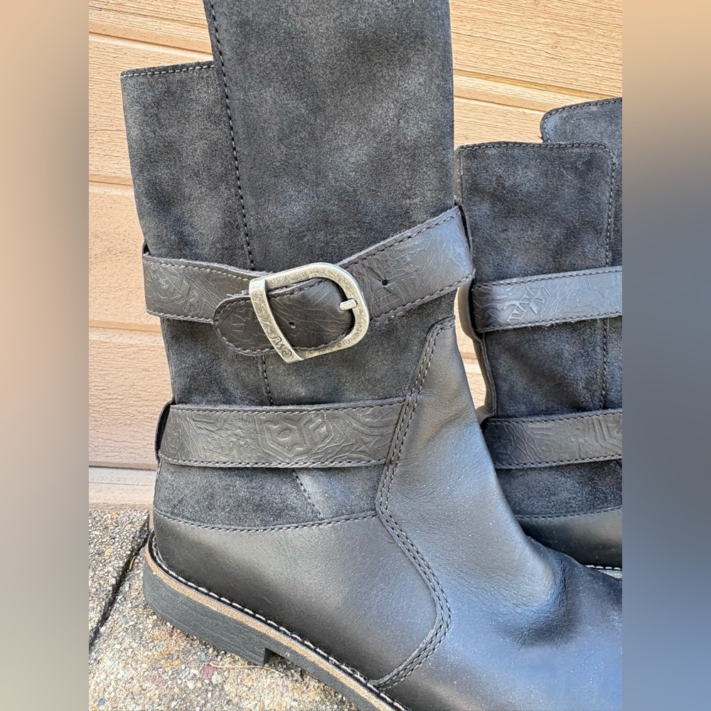 Emu Ainslie black leather buckle strap moto combat boots women's 6